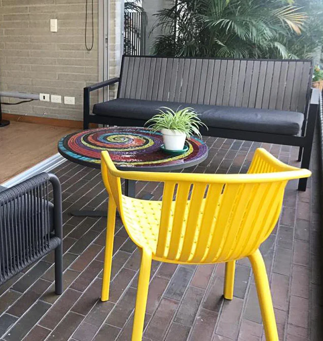 MESA ESPIRAL EN BALCON.jpg