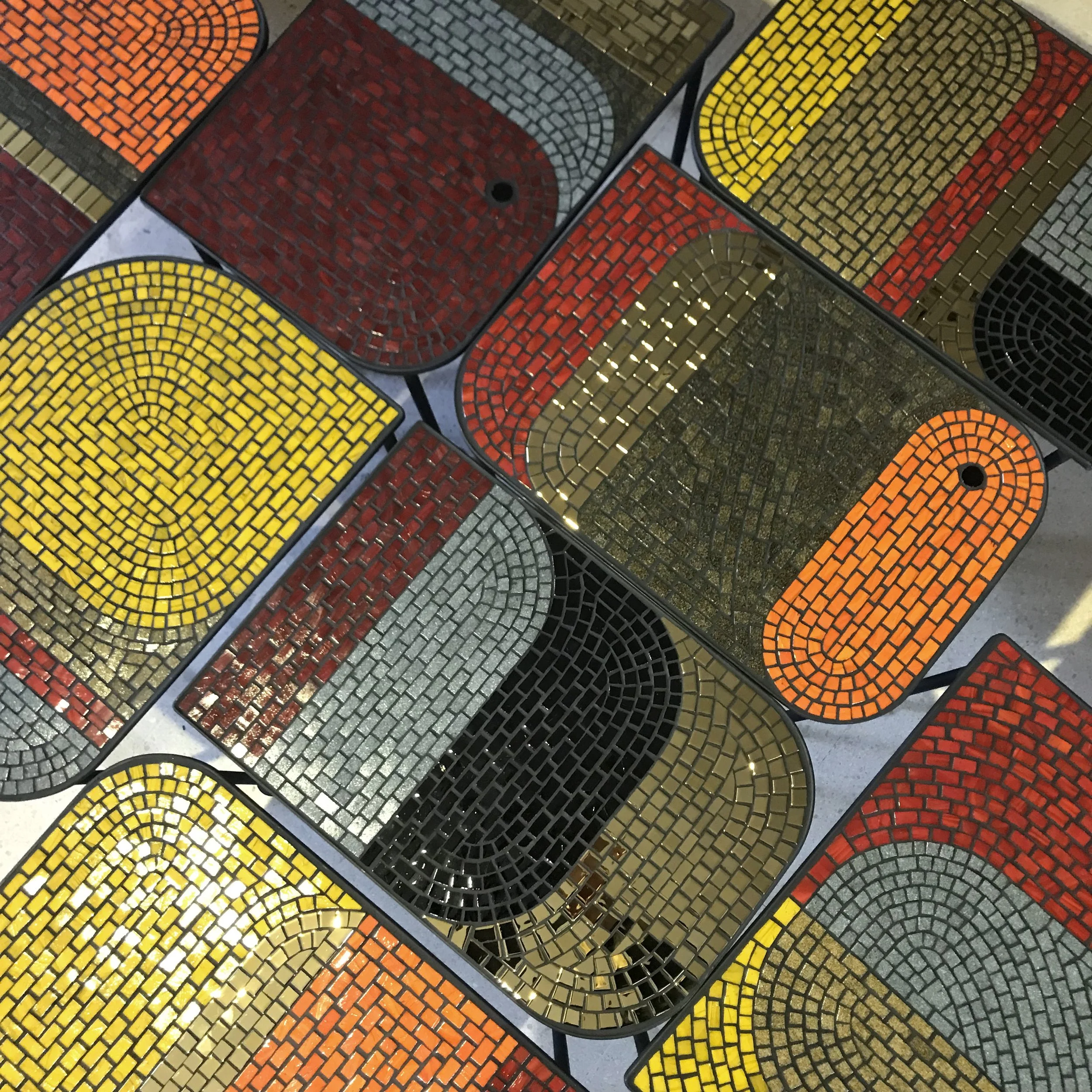 MESAS AUX GOTHAM 2.JPG