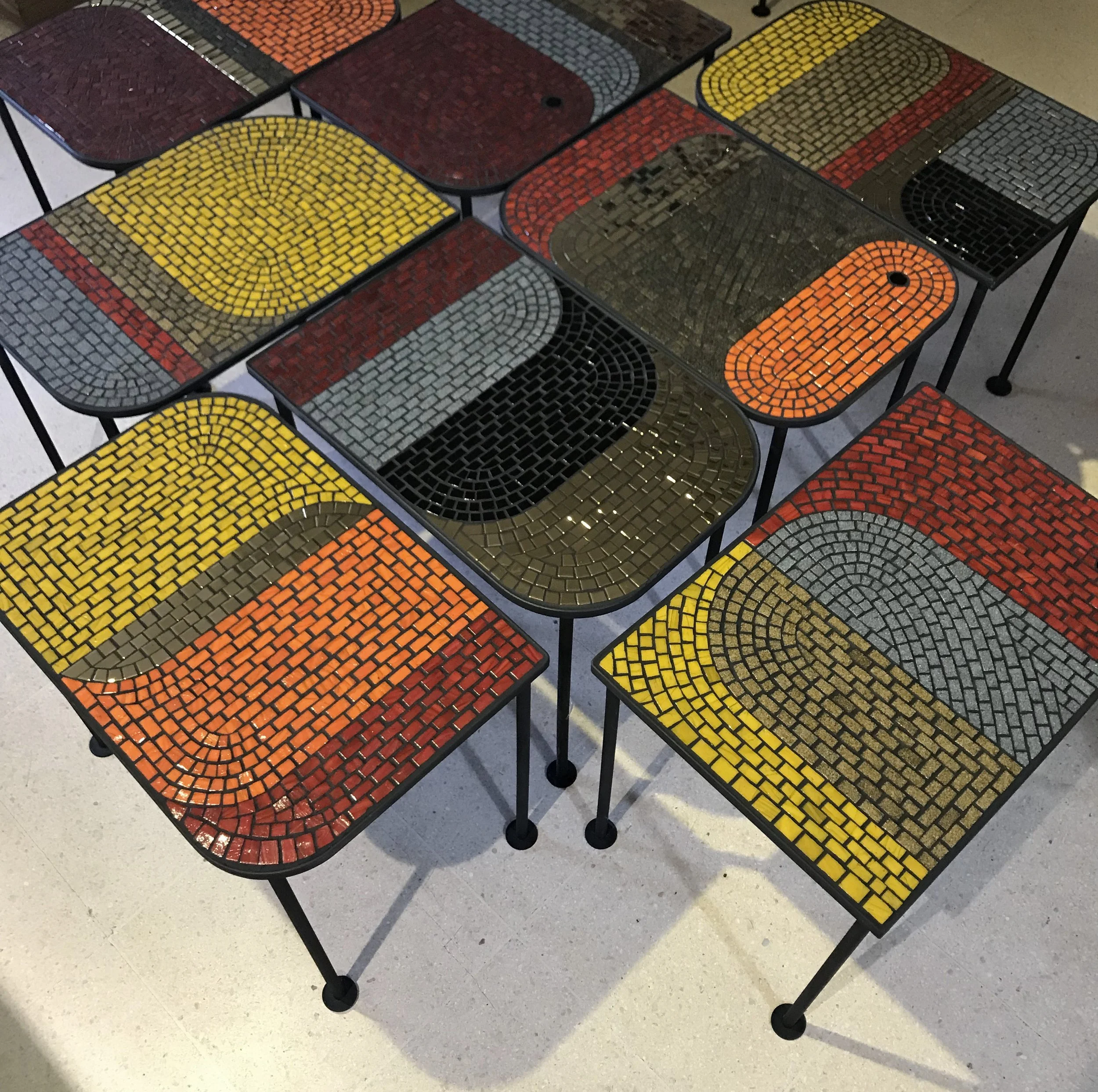 MESAS AUX GOTHAM 1.JPG