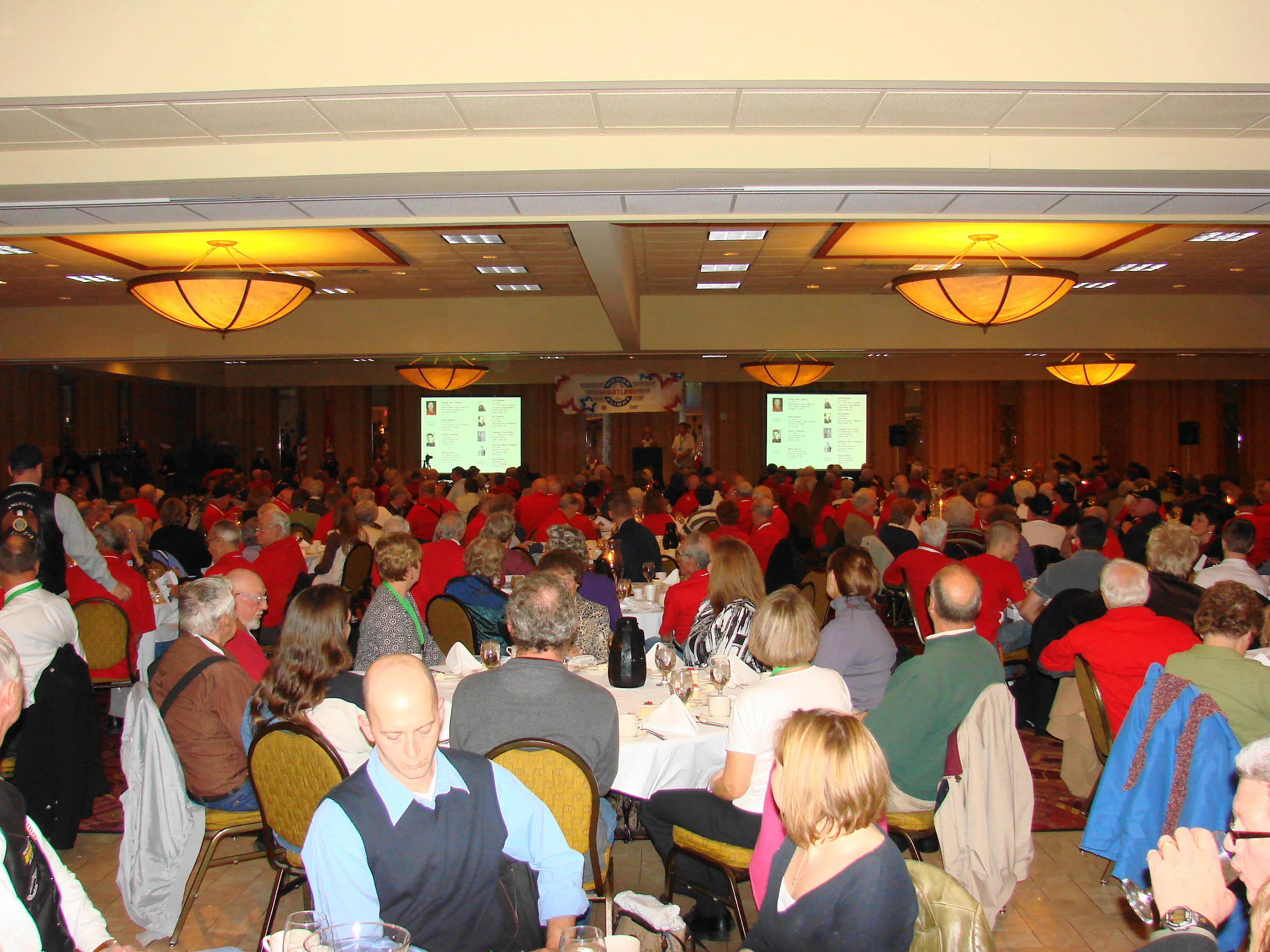 Dinner Crowd Nov 2008.jpg