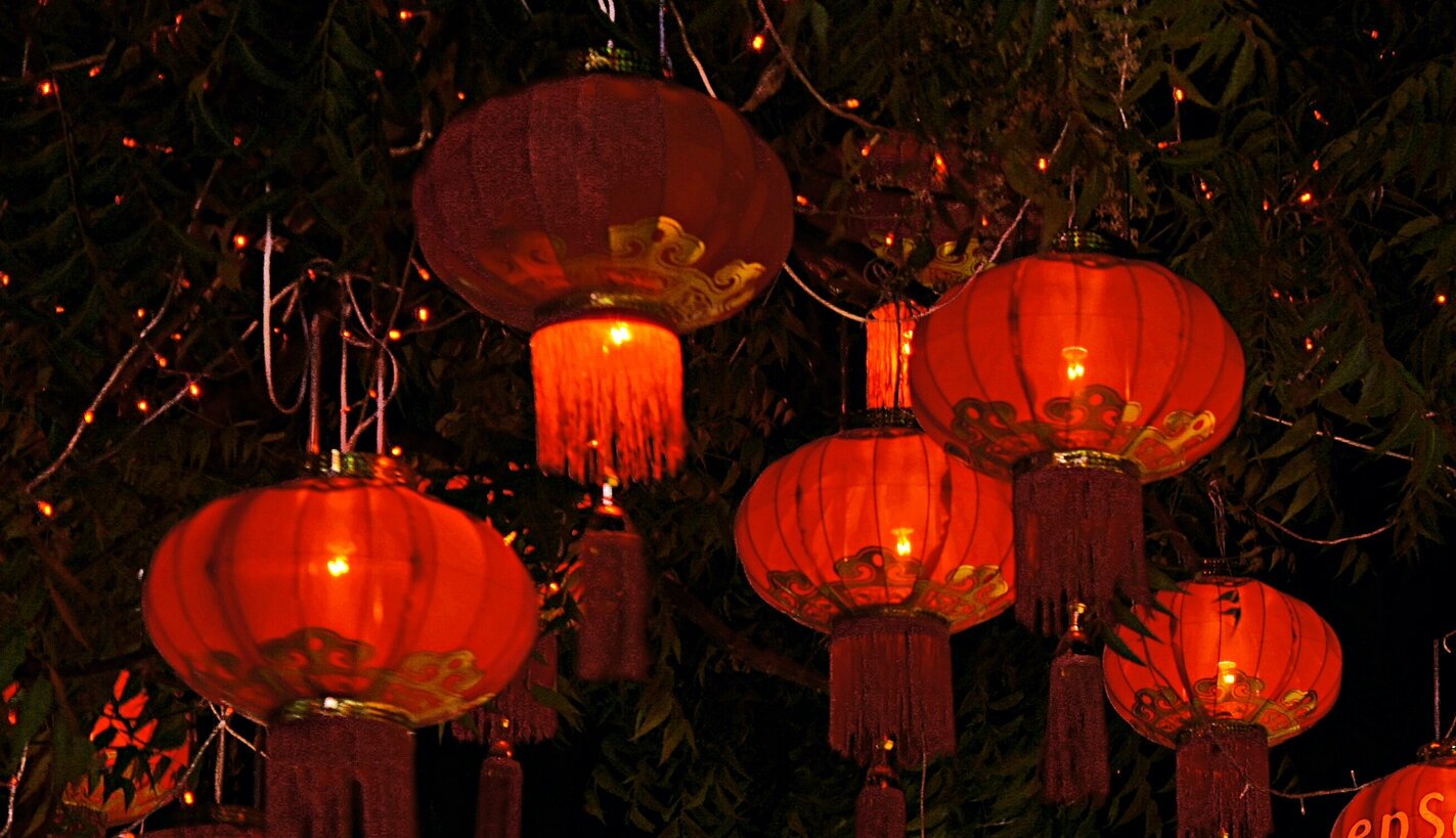 Red_Chinese_Lanterns_at_Night.jpg
