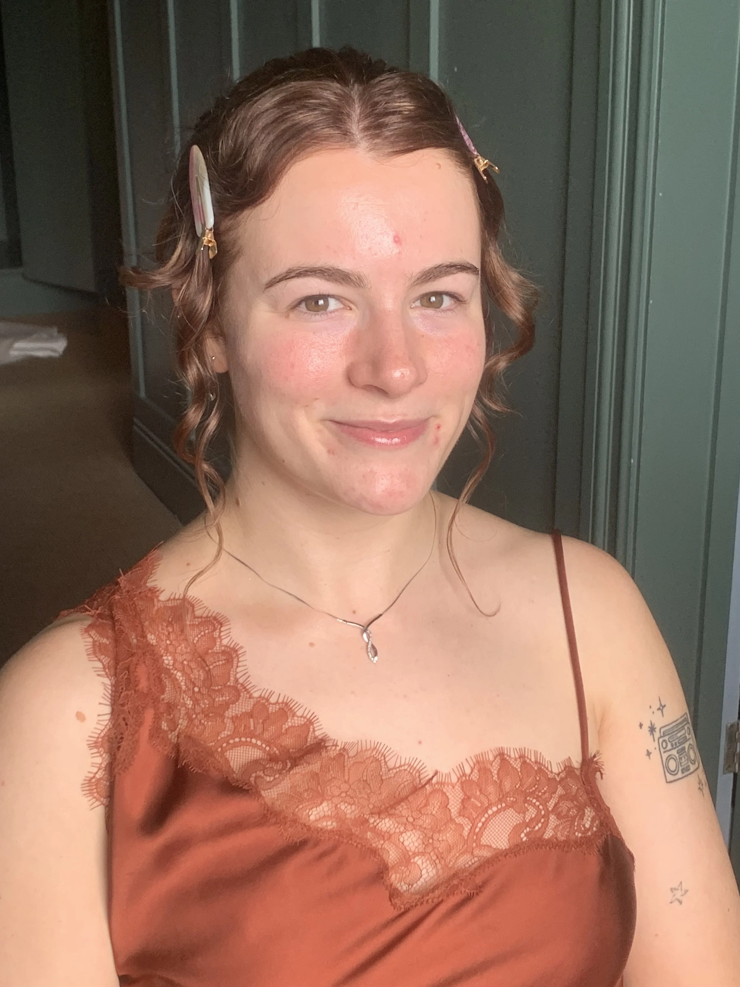 Sister of the groom before 