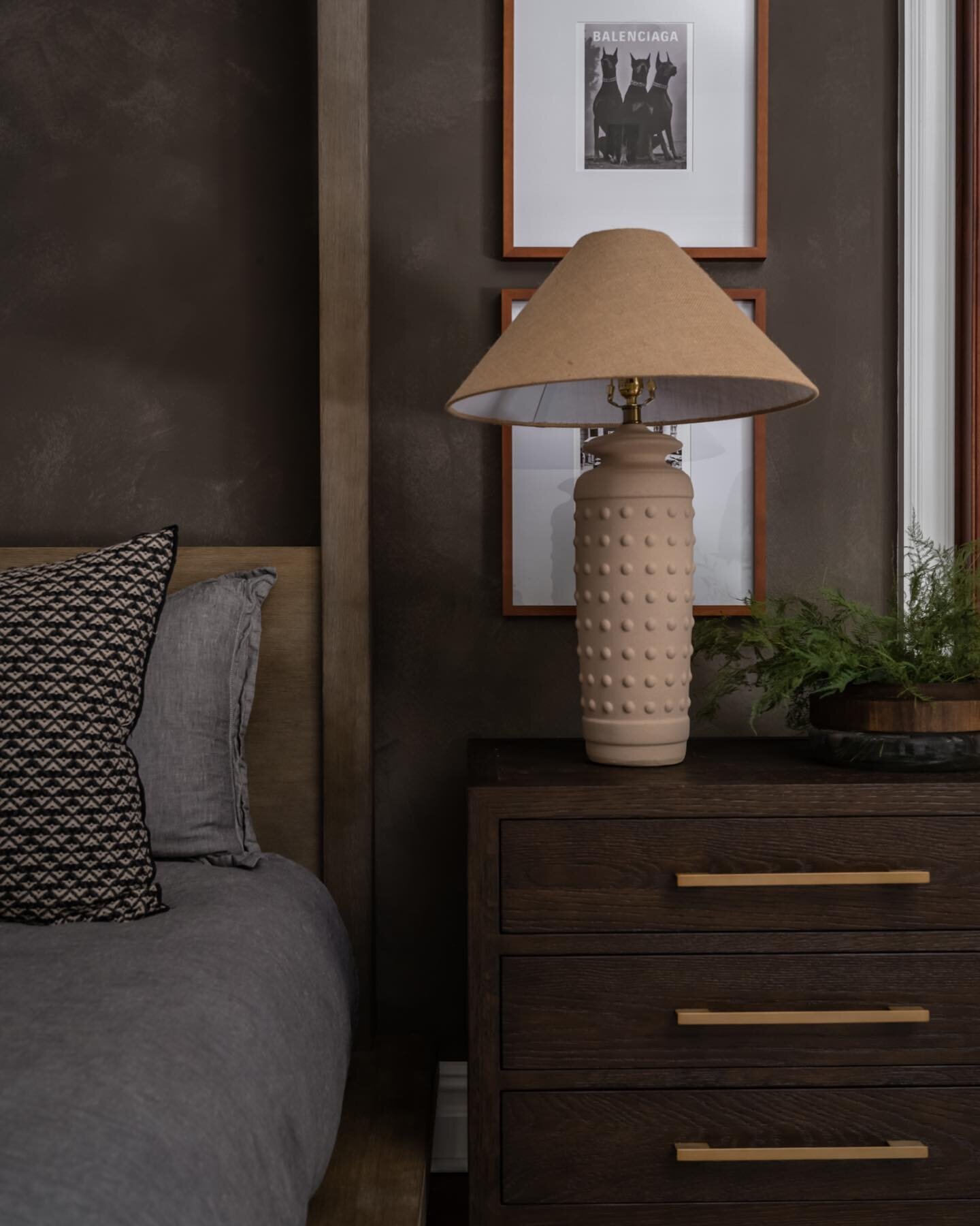 Rainy days always inspire me to want to find a cozy spot and curl up with a good book. This warm and cozy bedroom is the perfect answer to this rainy day.

Design: Poplar Creek Interiors
Photography: @willventuresphotos

#bedroominspo #bedroomdesign 