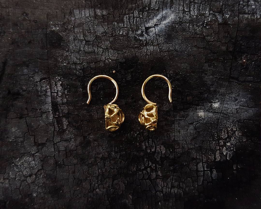  “ Scroll Earrings ”  18k yellow gold 