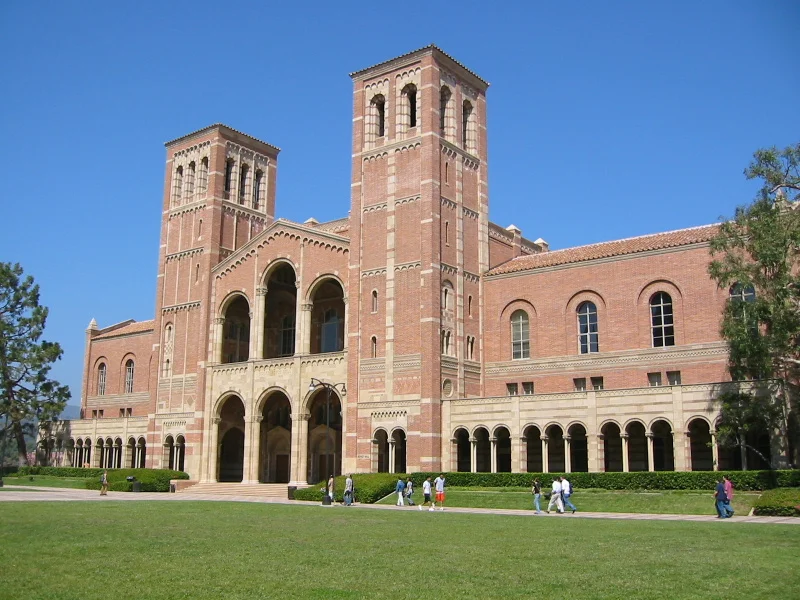 Royce_Hall,_University_of_California,_Los_Angeles_(23-09-2003).jpg