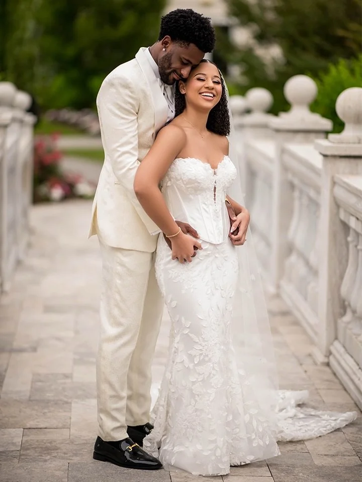 The best kind of love is the one that lets you be completely yourself. Full of laughter, quiet moments and joy. Glanna &amp; Izaiah&rsquo;s wedding day had all of it ❤️!
.
Bride: @theonlymrs.izb
Groom: @theonlyizb
Venue: @mansiononmainstreet
Day Of C
