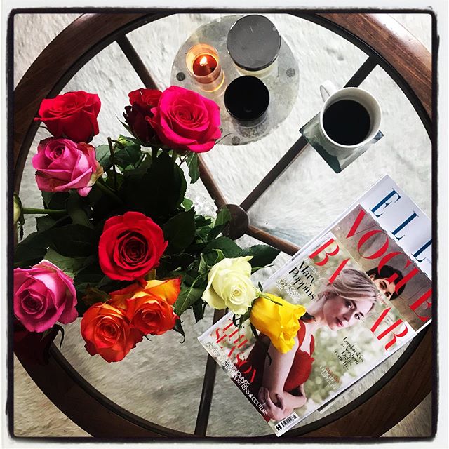 Interior shoot ready.

#interiordesign #architecture #roses #coffeetable #midcenturymodern #cityofbath #cowhiderug #comingsoon #bathlifemagazine #georgianhouse #crescentphotography