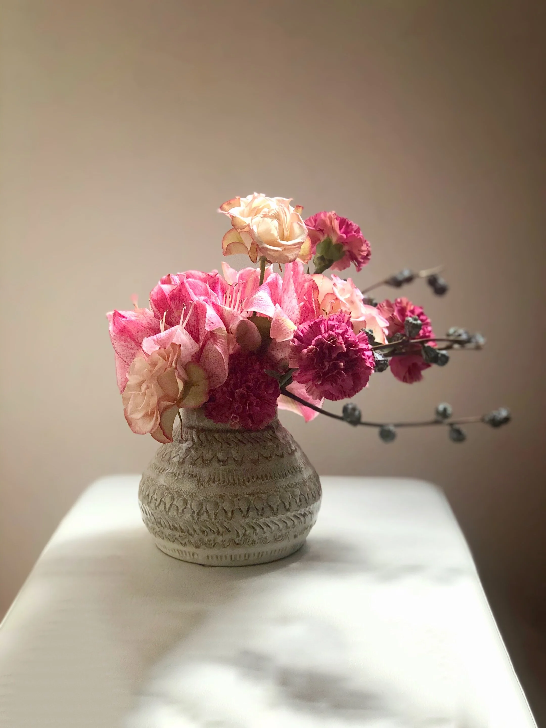 Vaso con mazzo di fiori