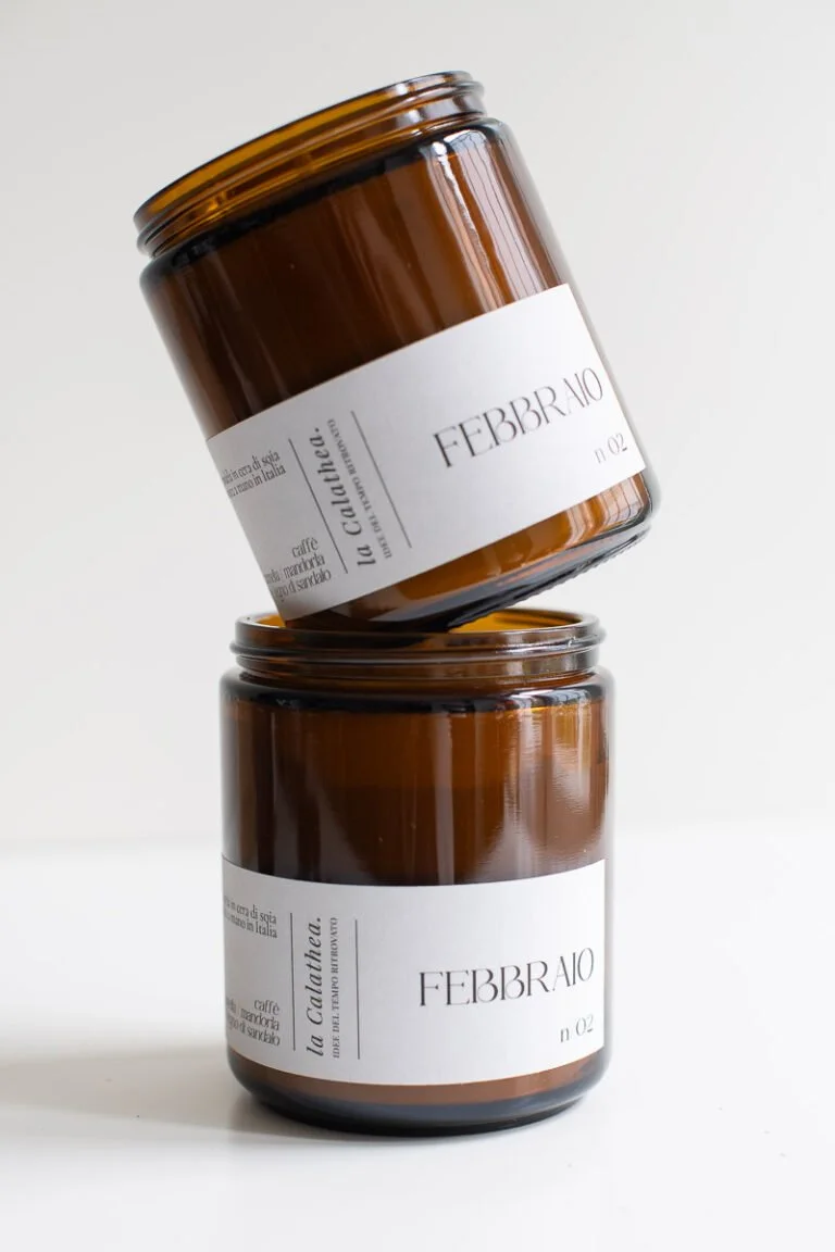 04-febbraio-candela-profumata-aromatica-speziata-dolce-cannella-caffe-la-calathea-768x1152.jpg