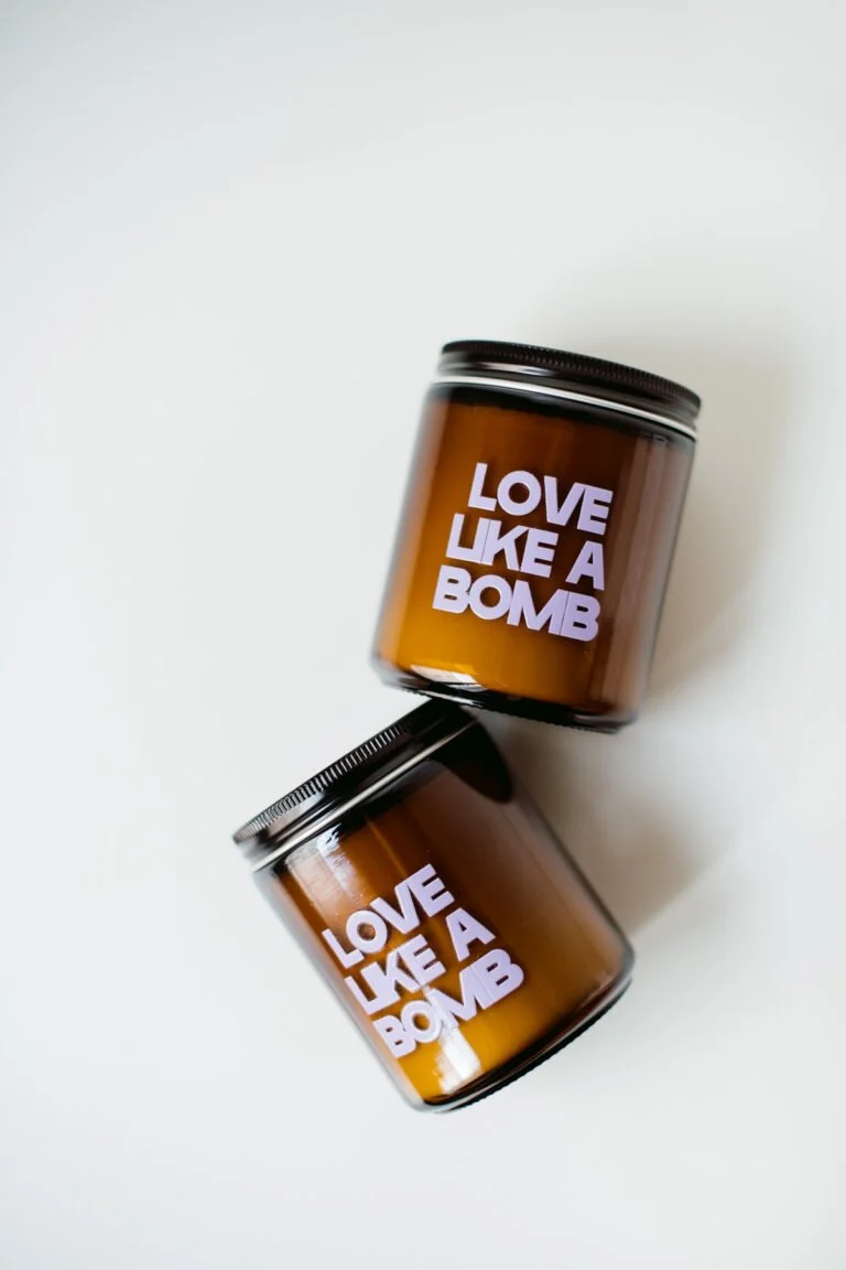 11-candela-oud-love-lika-a-bomb-vasetto-vetro-stoppino-legno-naturale-768x1152.jpg