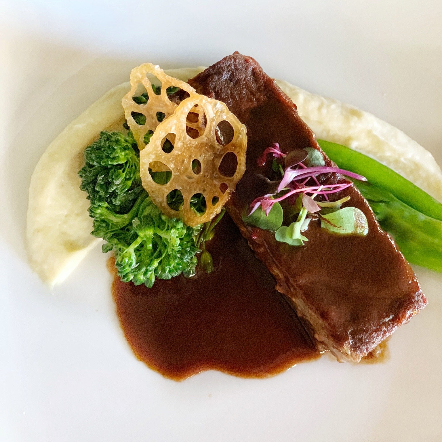  Entrée - Short Rib with Parsnip Puree and Broccolini  