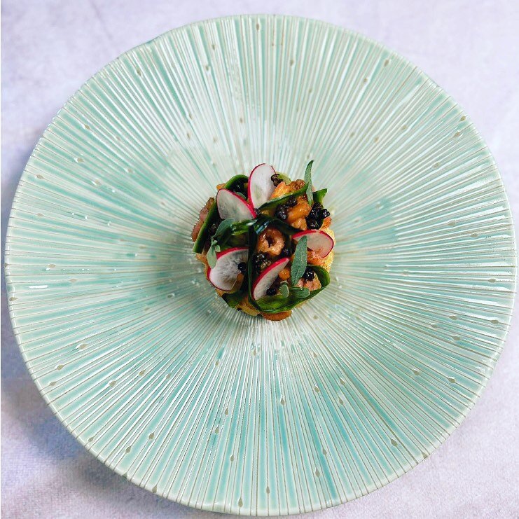 ⚡️Netherend Farm brown butter Shrimp Crumpet⚡️ Spiced farm butter, pickled cucumber, Radish, crispy capers &amp; coastal herbs 😋 Rosette style Winter starter from the new wedding brochure. #rosettescatering #food #foodporn #foodie #foodies #foodstag