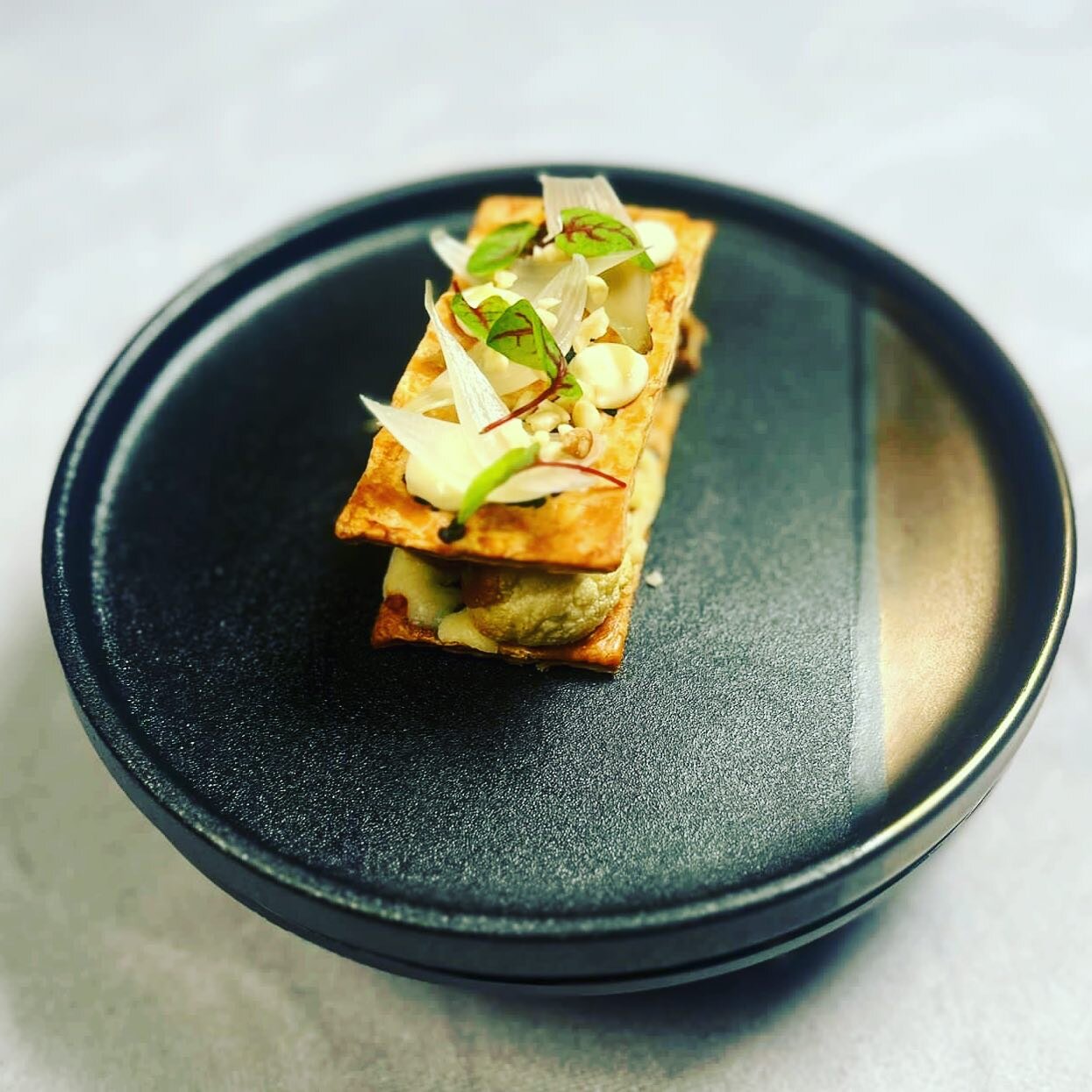 ⚡️Millie Fuille⚡️roasted white miso cauliflower, Hereford Hop &amp; onion seed cheese puffs, Butty Bach Ale pickled onions &amp; toasted hazelnuts 🤤 - Vegetarian starter from our new winter menus #rosettescatering #starter #veggie #veggiefoodporn #v