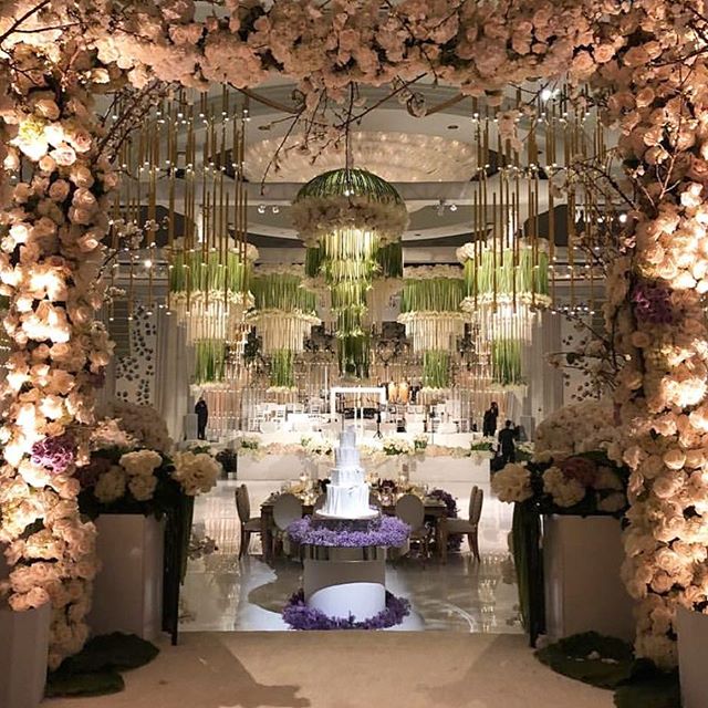 A sneak peek into last night&rsquo;s ballroom. The most perfect evening thanks to an incredible team of vendors 💕 (Venue: @beverlywilshire @markinweho | Planning: @internationaleventco @christyneo3 | Floral Design: @marksgarden @michael_marksgarden 