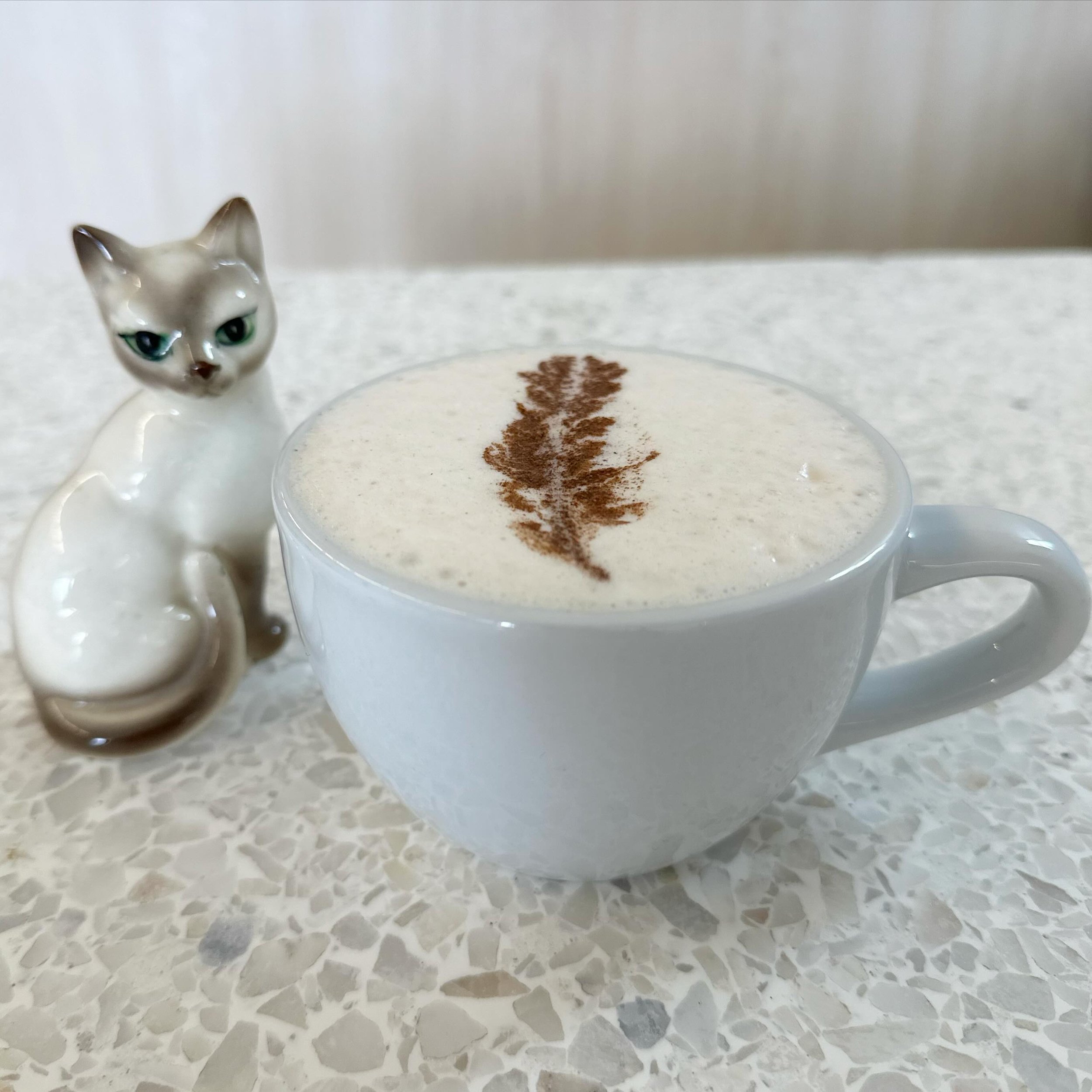 Stop in on this blustery day for a spiced pear chai latte, courtesy of barista, Marrow! 💨🌨️☔️🍐🫚☕️ #buckminsterscatcafe #catcafefood #lunchwithcats #chailatte