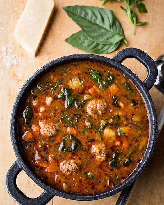 Invest in nourishing and environmentally-friendly meals that are portioned to your family size! Minimize food waste while satisfying everyone&rsquo;s needs. 🍲