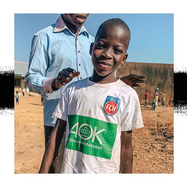 The School Walk Challenge | Mishak&rsquo;s Story
⠀⠀
&ldquo;I want to be a judge. In school I want to learn&rdquo;👨🏾&zwj;⚖️
⠀⠀
Mishak is an inspiring 13 year old boy from Koma Hills. Despite not having parents, he wakes up determined to walk miles t