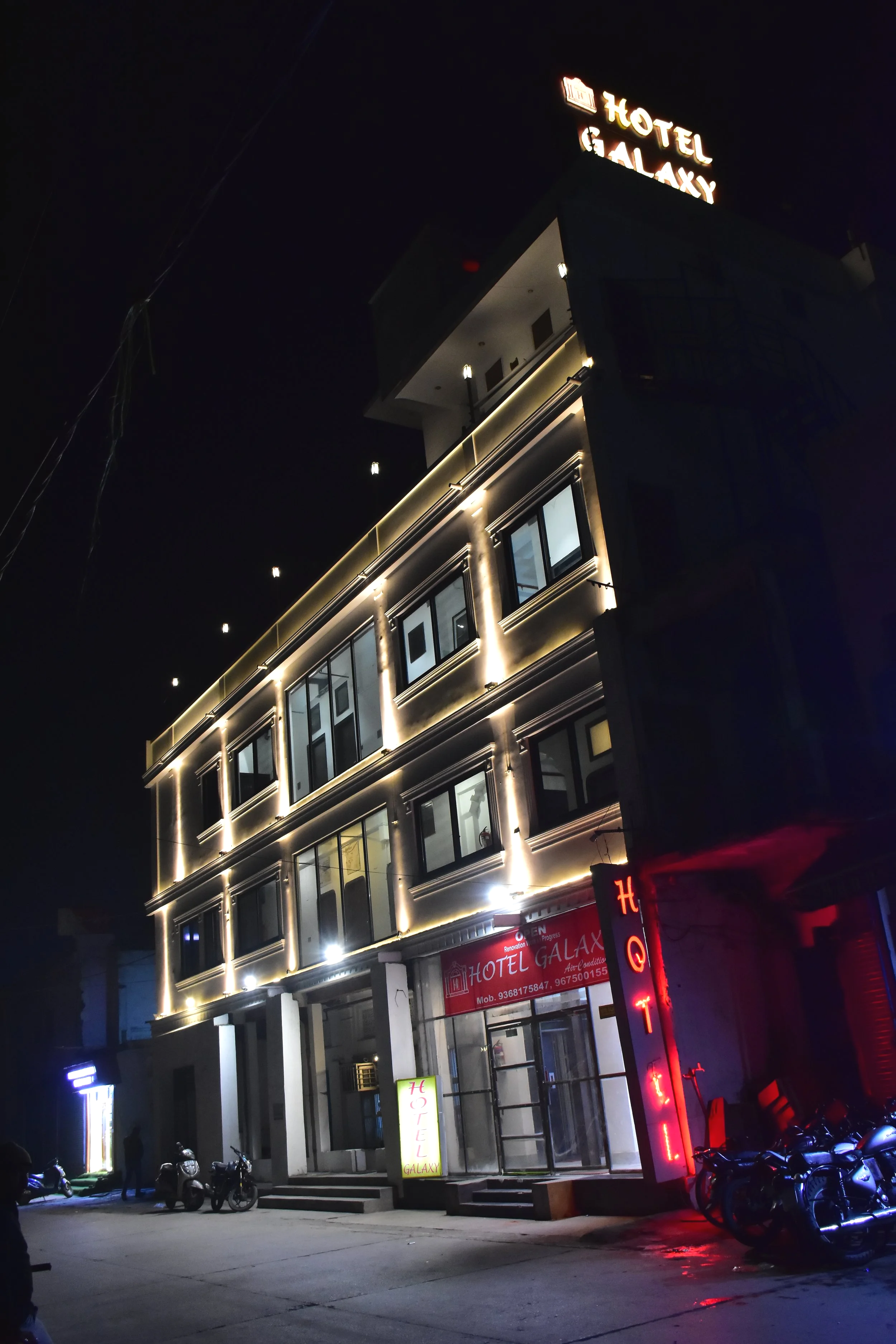Hotel Galaxy Facade