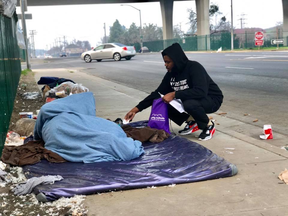 Michael Tubbs and homeless stocktonian.jpg