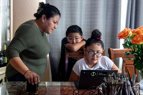 Family-at-home-OaklandUndivided.jpg