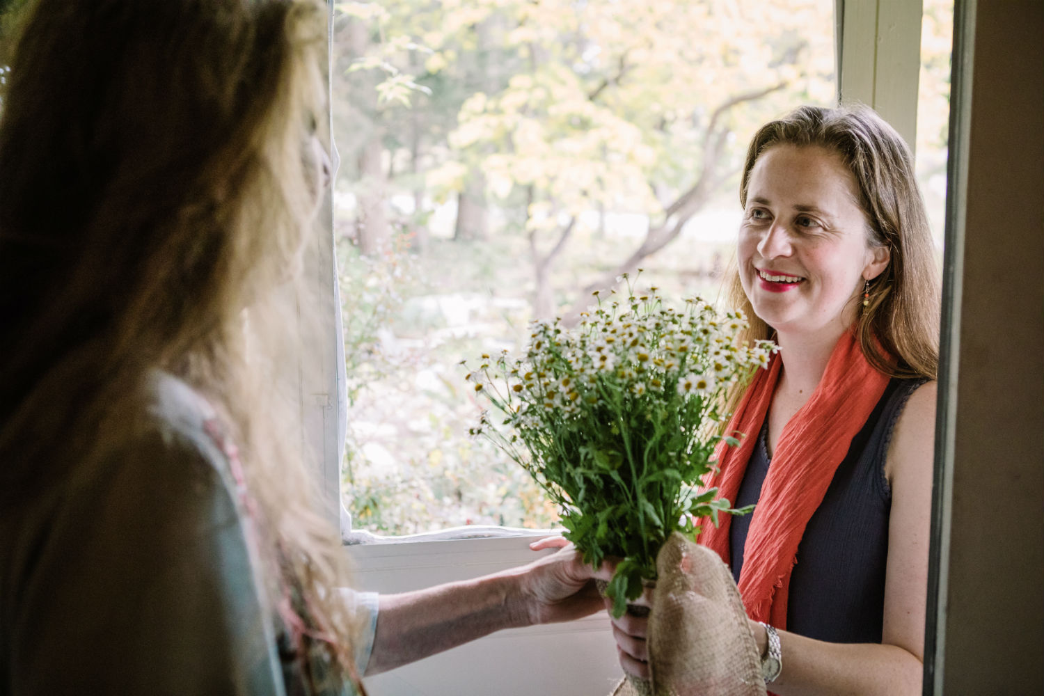 Emma-arrives-with-flowers.jpg