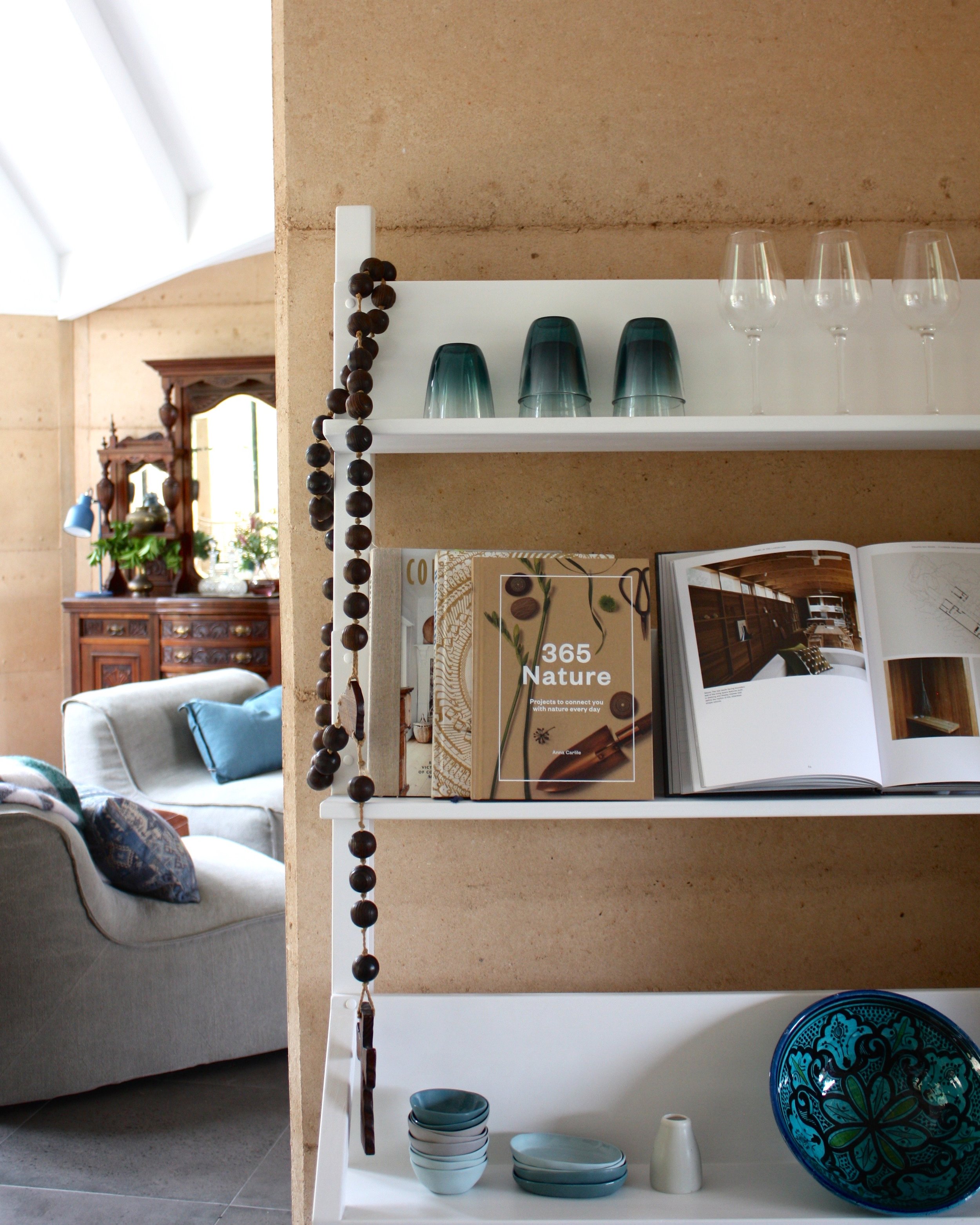 Witts End South - Bookshelf 