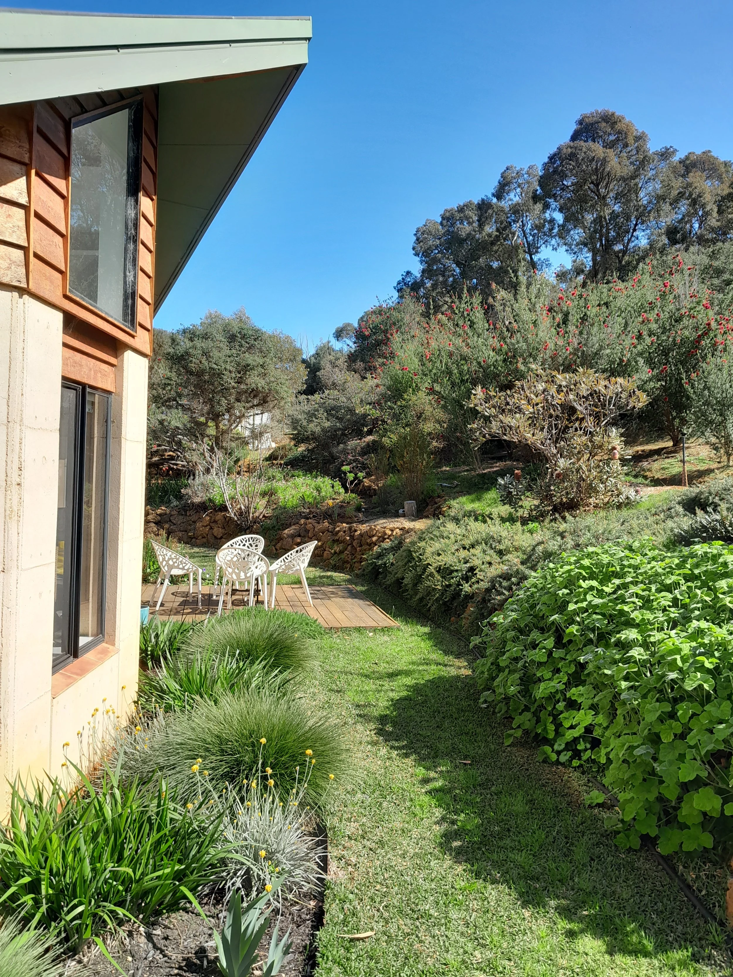  WITTS END SOUTH - SIDE GARDEN 
