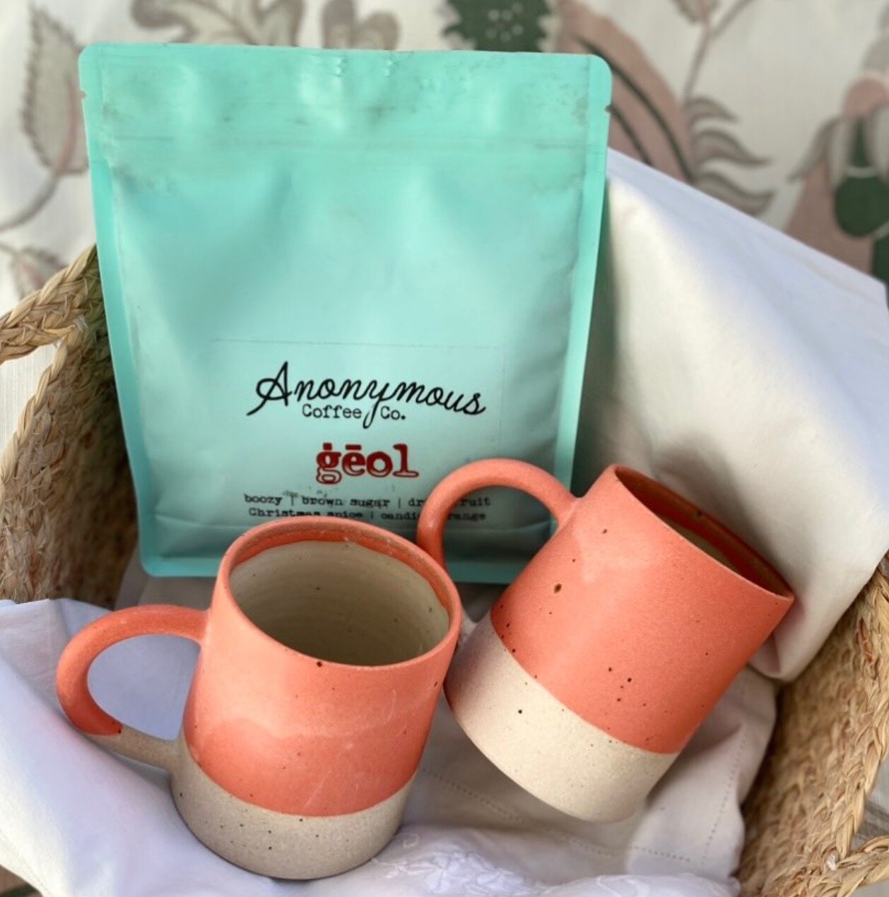 Hello February. It's time for a competition!!

We have teamed up with @jesssarsonpottery to bring you an opportunity to win two stoneware mugs and a bag of our delicious ground geol coffee.

To enter:
1. Follow @anonymouscoffeeco and @jesssarsonpotte