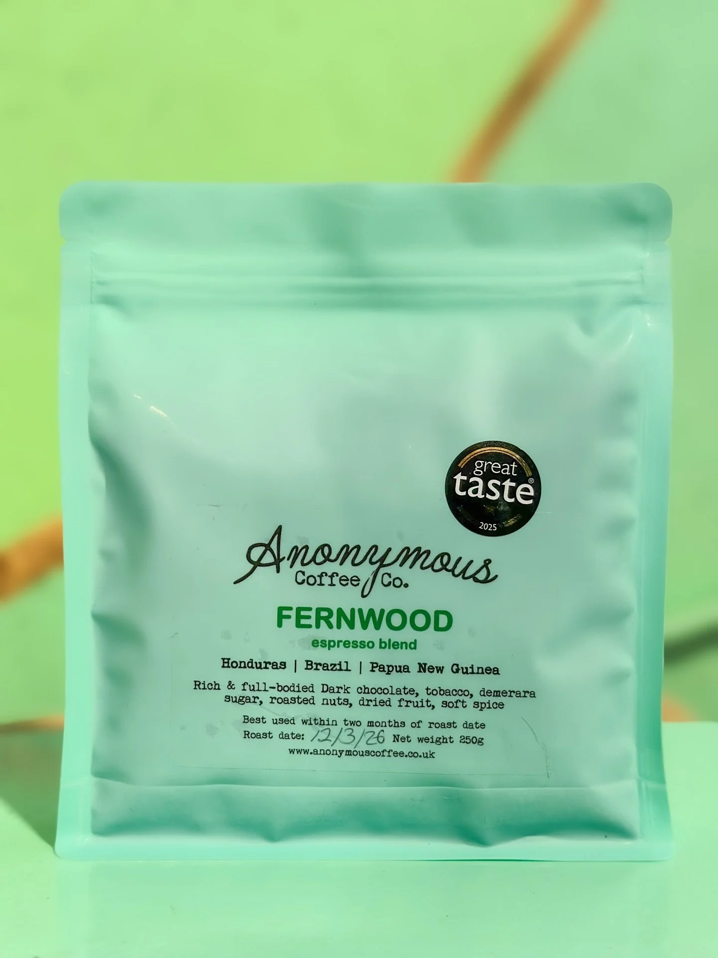 Fernwood ☕️ Built for people who like their espresso with a bit more weight behind it.

40% Honduras washed, 40% Brazil pulped, 20% Papua New Guinea washed. A full-bodied blend with dark chocolate, roasted nuts, demerara sugar, dark fruit, tobacco an