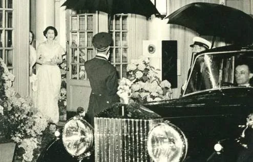 Quaglino’s on Bury Street was the first public restaurant in the nation to host the Queen post her coronation in 1952. At the time this was big news as no other public restaurant, in recorded history, had ever hosted a reigning or ruling British monarch.