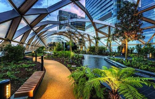 Escape the crowds in the heart of Canary Wharf at the Crossrail Palace Roof Garden, a 300-metre enclosed garden which offers a slice of quiet and nature in the heart of the City. Sitting on the Meridian line the gardens planting is divided into hemispheres, with east and west represented on different sides of the park.