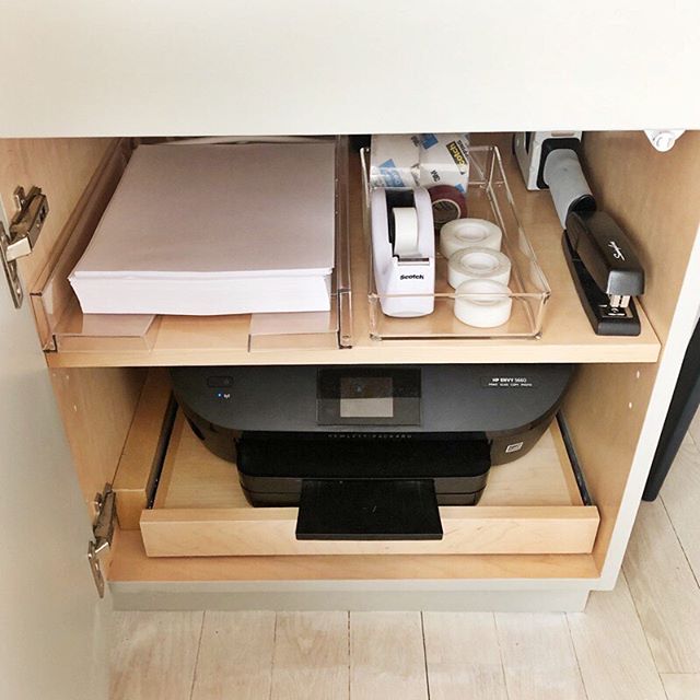 Simple strategic changes make all the difference. Easy on the eyes and easy to maintain.🤩
.
.
.
#simplify
#minimize
#organizedmom
#homeofficedesign
#organizingideas
#ryemoms
#loverye10580
#westchesterny
#westchesterhomes
#professionalorganizer
#NAPOpro