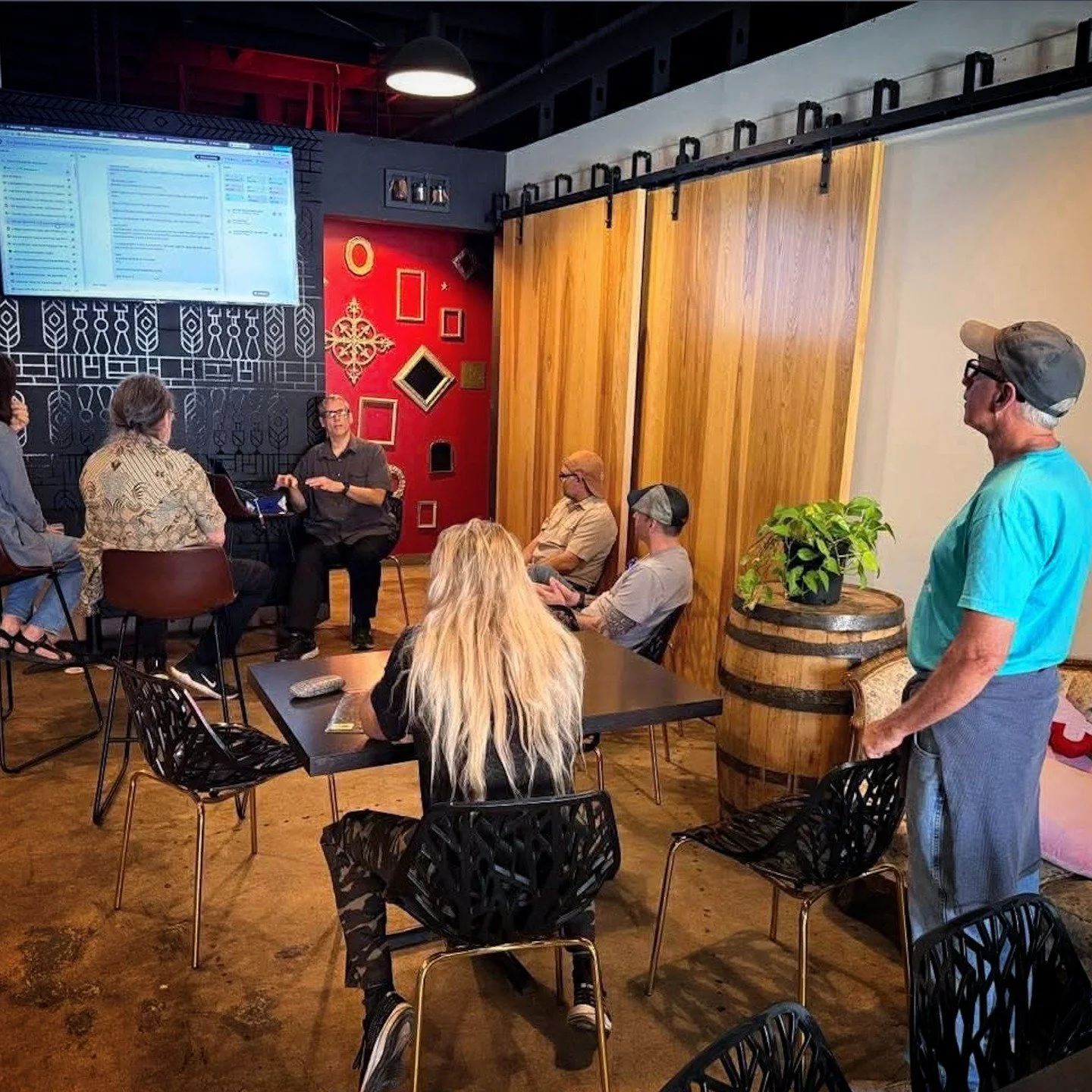 An email's been sitting in your inbox for a week. You know you need to respond. But there are dozens of other things just as pressing.

You started your business because you're great at something. Not to spend your nights chasing invoices.

April 25.
