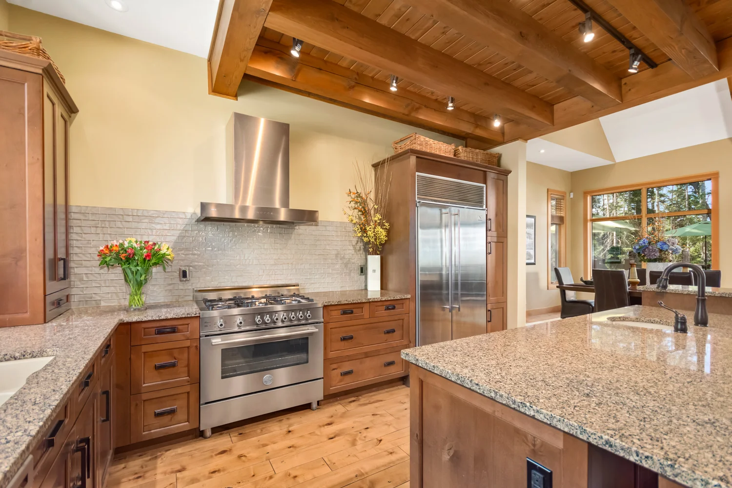 13-521-Silvertip-Pointe-Interiors-6.jpg