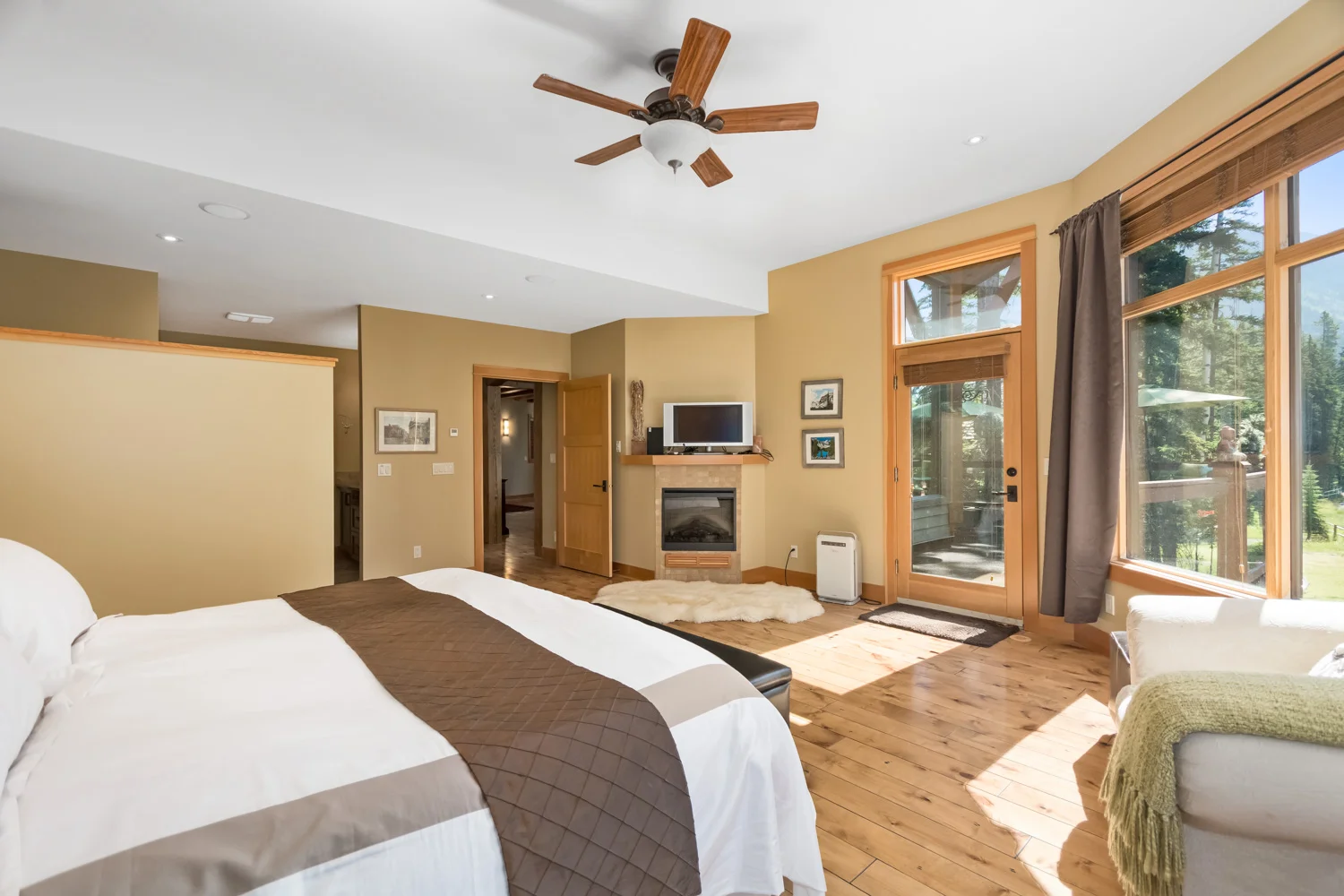 18-521-Silvertip-Pointe-Interiors-16.jpg
