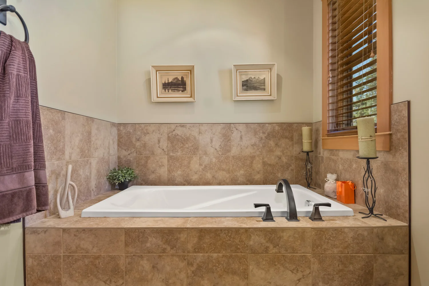 521-Silvertip-Pointe-Interiors-32.jpg