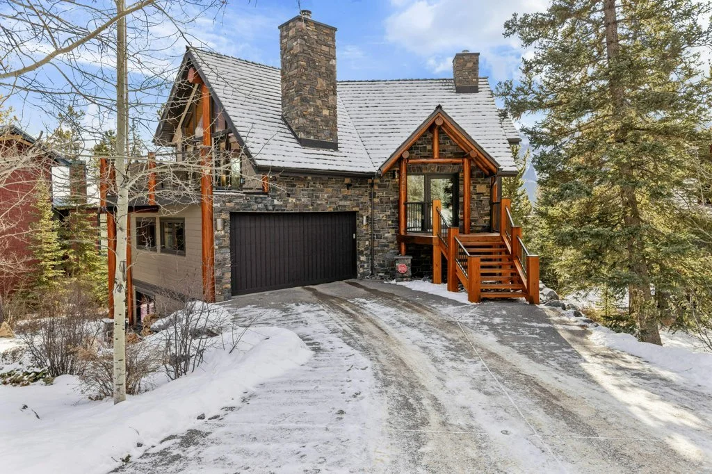 521 Silvertip Road - 3,009,000