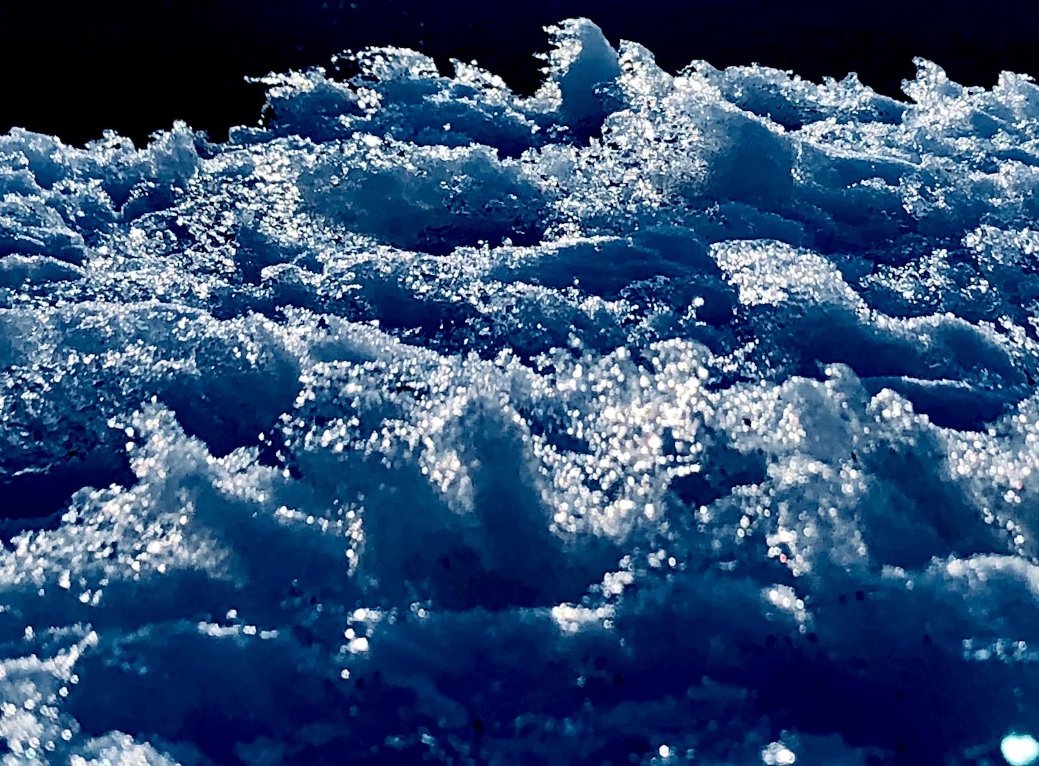 Snow like ocean waves