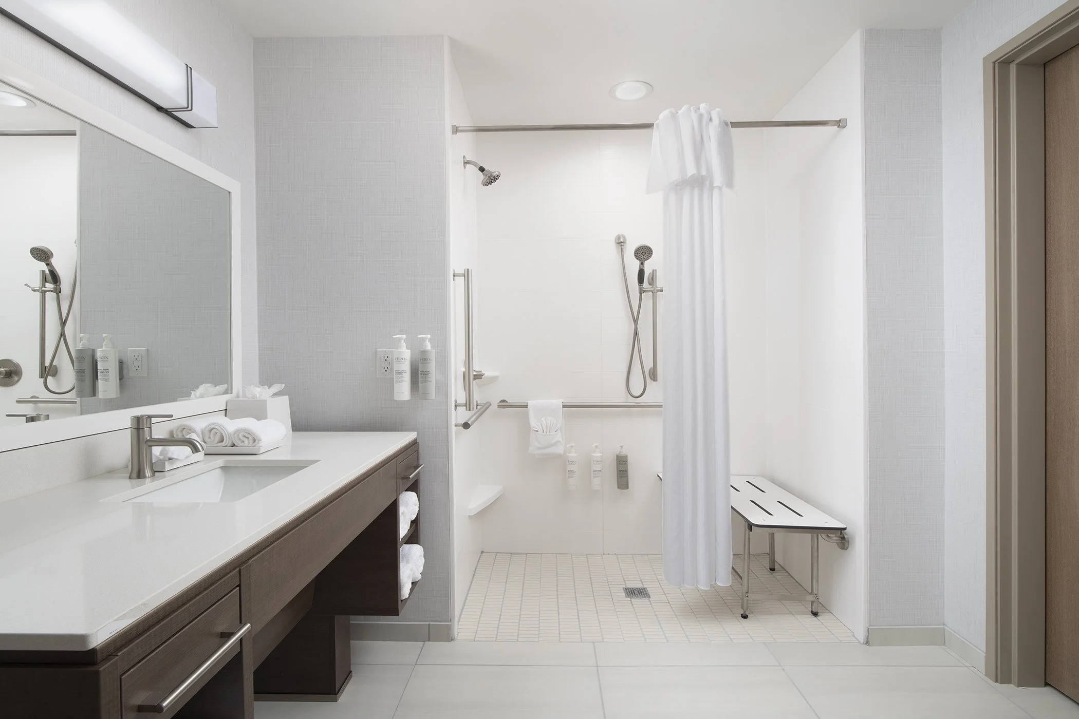 ABQDL_Guest_room_shower_ada copy.jpg