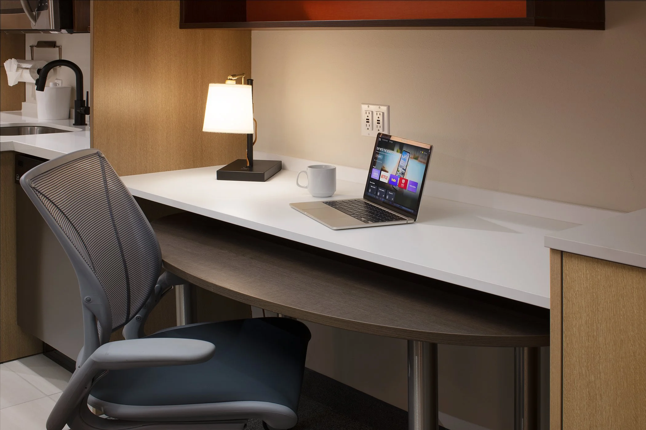 ABQDL_guestroom_atmosphere_2 copy.jpg