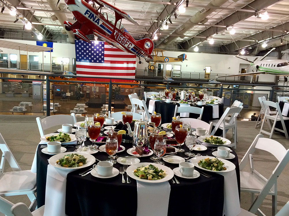 seated luncheon meeting