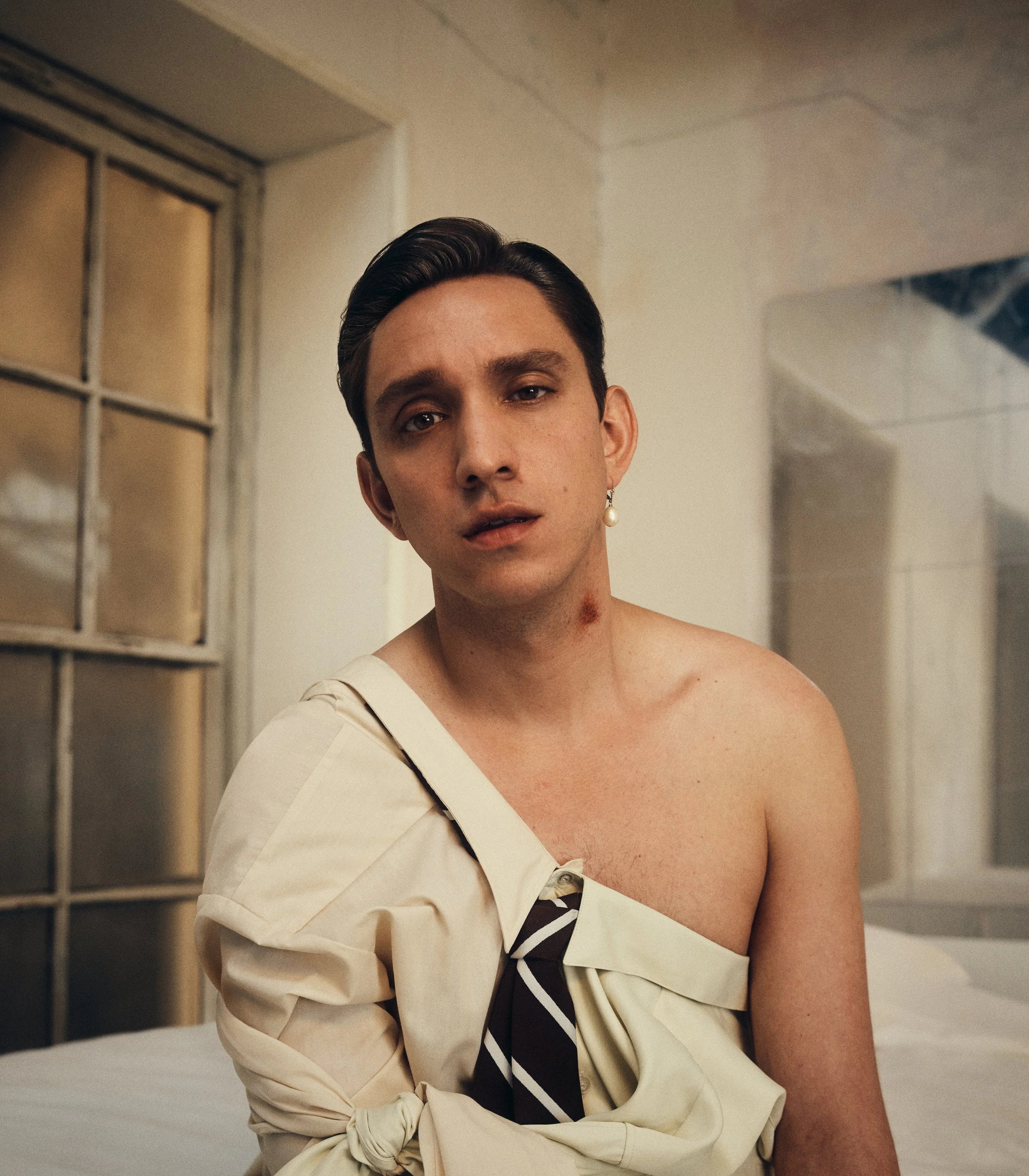 OLIVER SIM UNVEILS NEW SINGLE “FRUIT” WITH VIDEO BY YANN GONZALEZ