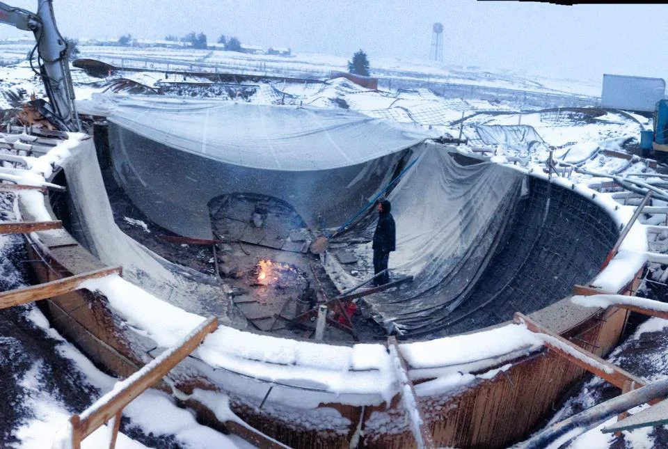 Big O Capsule construction - not even the snow can stop us