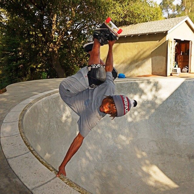 Demarcus James frontside invert at the Weirdo Bowl