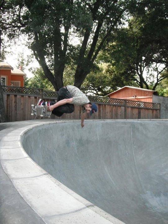 Peter Gunn killing it on the trowel & on the skateboard!