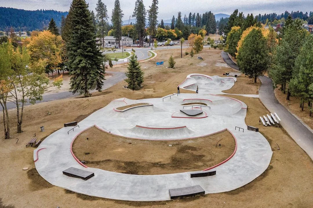 That 🆕🆕 in Coeur d’Alene, Idaho 💯 Perfect skate stop in between the west coast & Montana 😎 Our take on a ‘skate plaza‘ with some lunar landscape too!