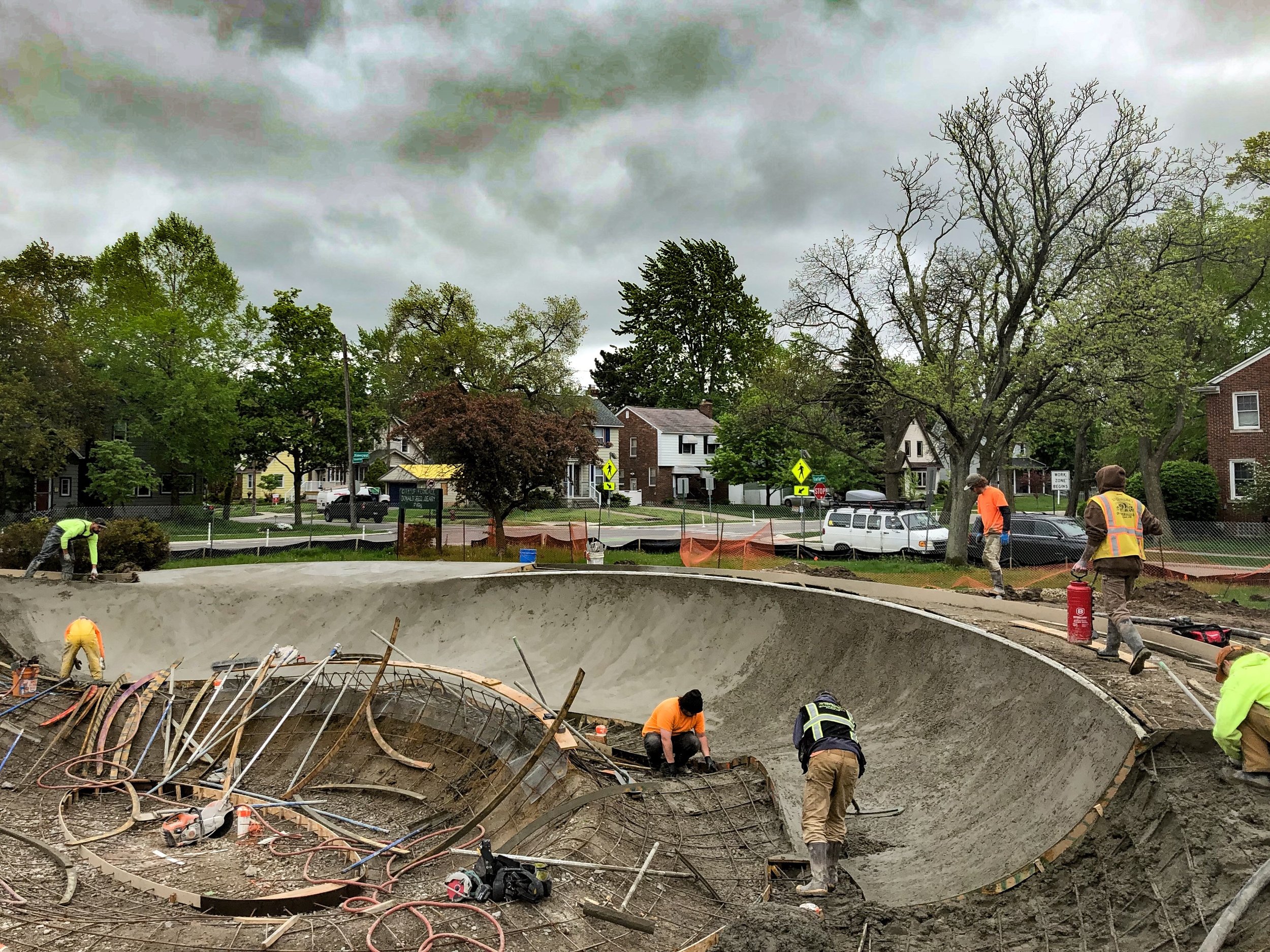 Ferndale, Michigan #skateparkconstruction 💪🏽 Men at work on a large custom pour. 