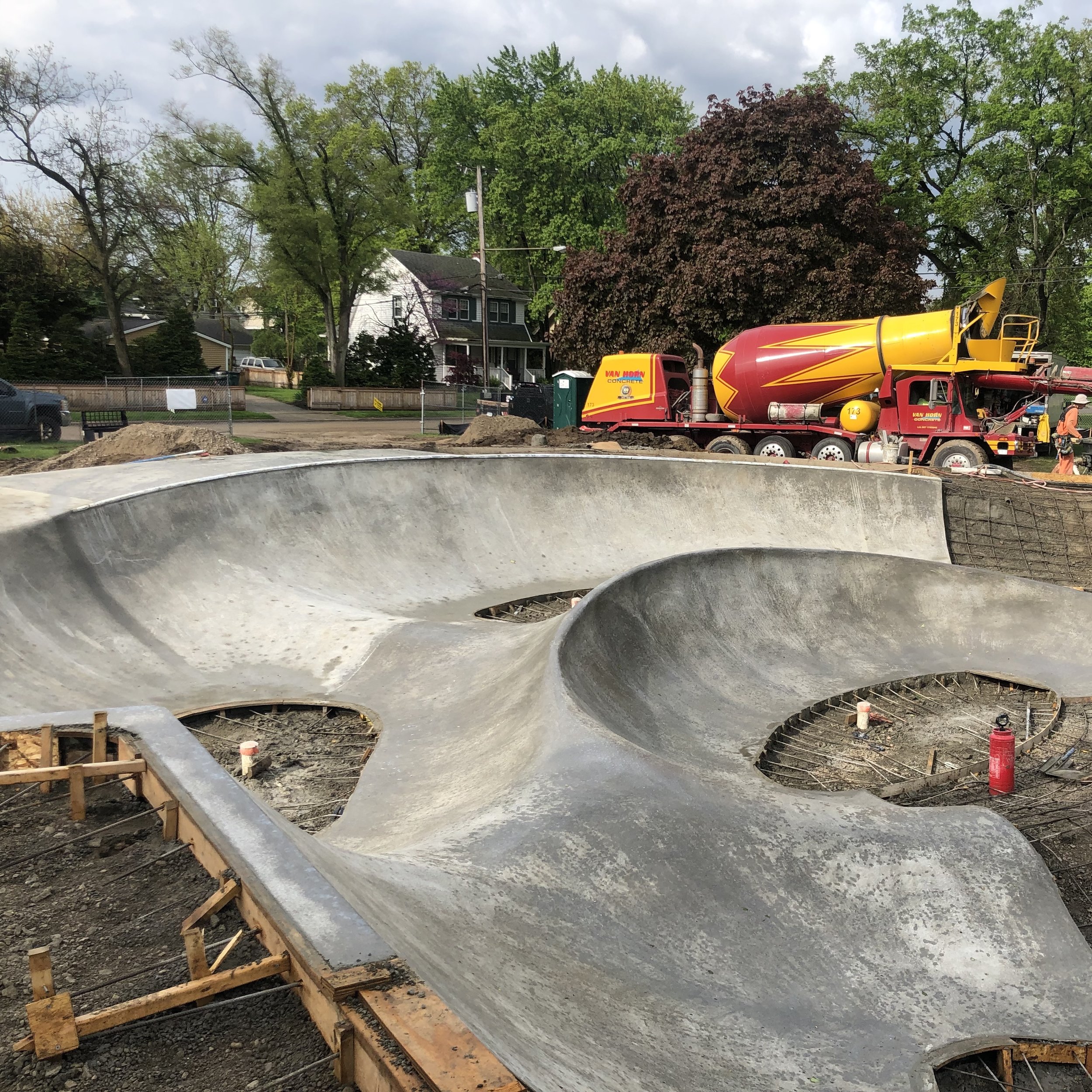 Concrete curves 〰️ Ferndale, Michigan 