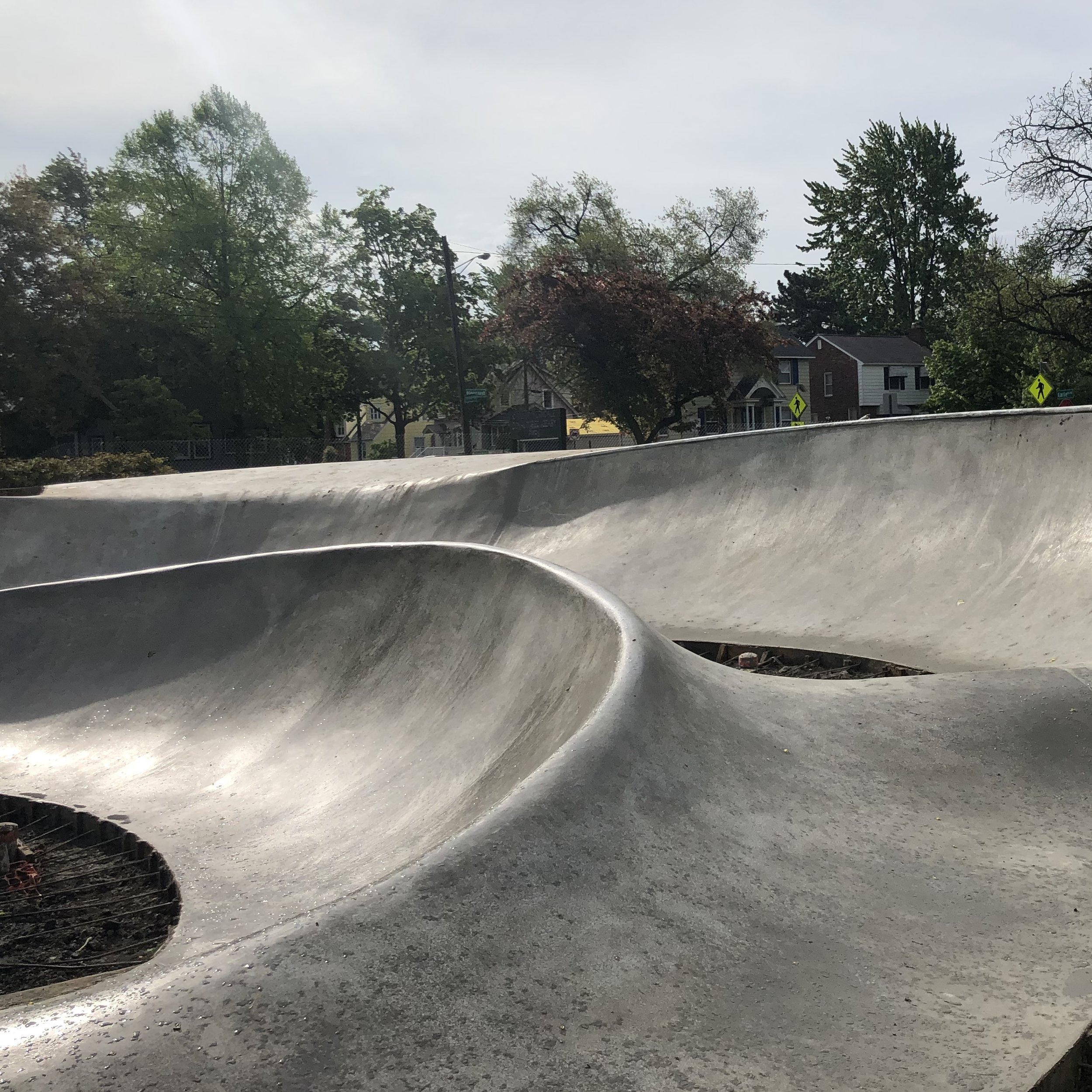 Concrete curves 〰️ Ferndale, Michigan 