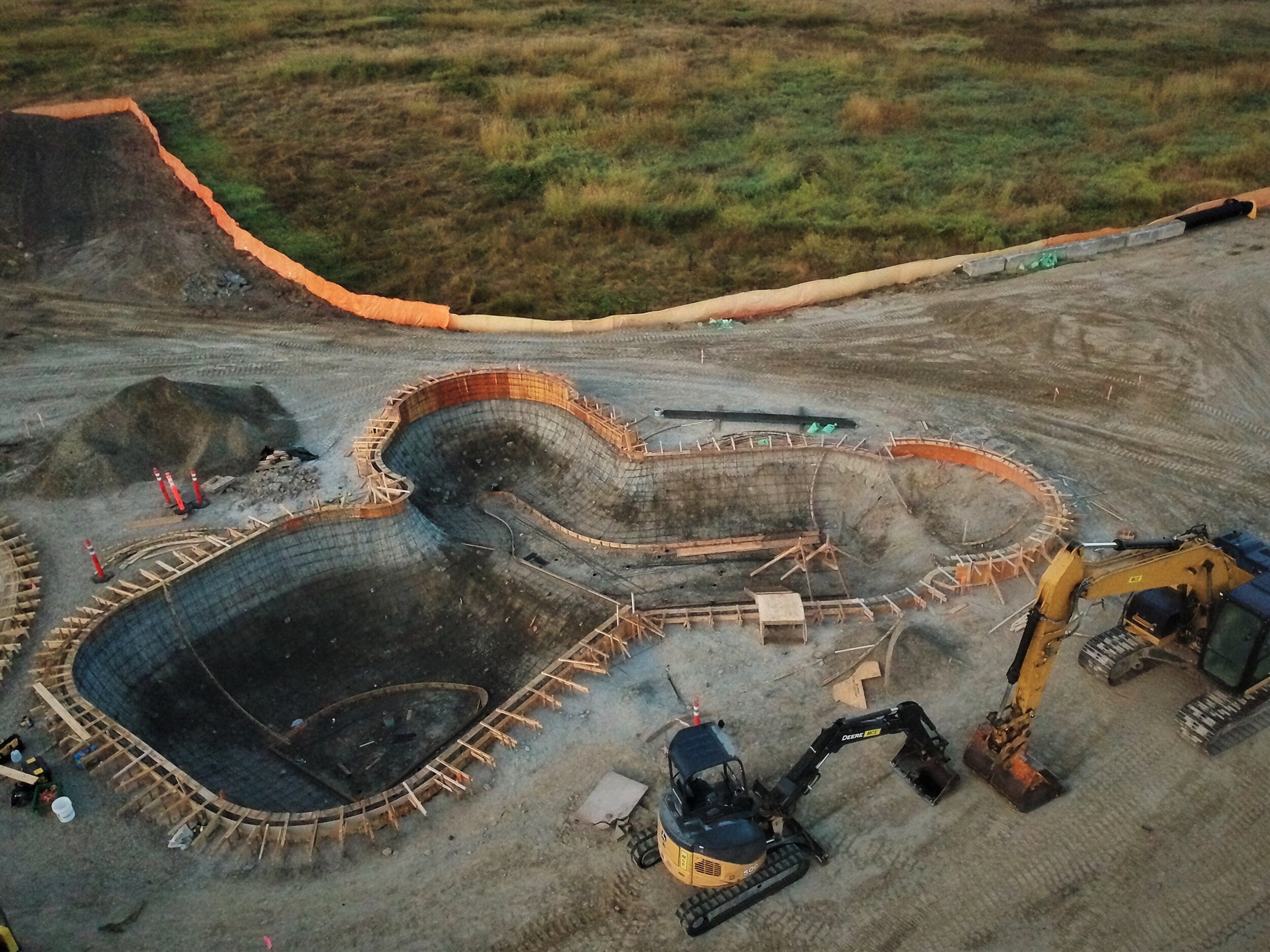 Big bowl going up in Lake Stevens, Washington. 11 foot deep end with pool coping all around ⚡️
